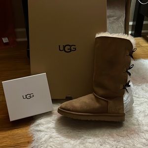 UGG Bailey Bows for sale… Size 8,Brown and SUPER cute!!